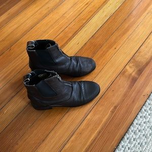 Ariat girls riding boots size 3